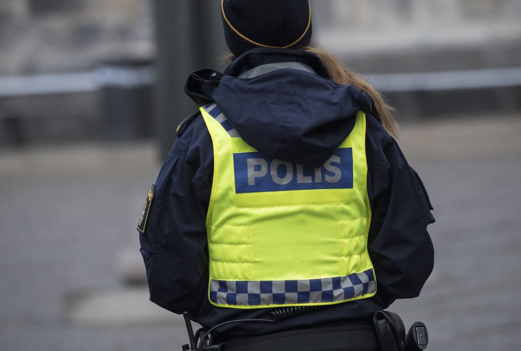 Johan Nilsson/TT | En polis i Umeå kommer att säga upp sig eftersom hon inte längre får fortsätta sitt ideella arbete med våldsutsatta kvinnor.