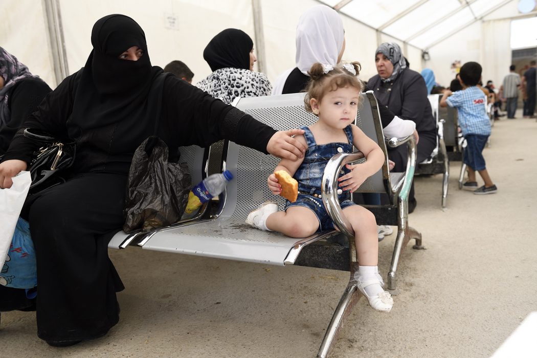 Foto: Henrik Montgomery/TT | Hos UNHCR i Amman köar flyktingar för att registrera sig för att få ekonomisk hjälp från FN.