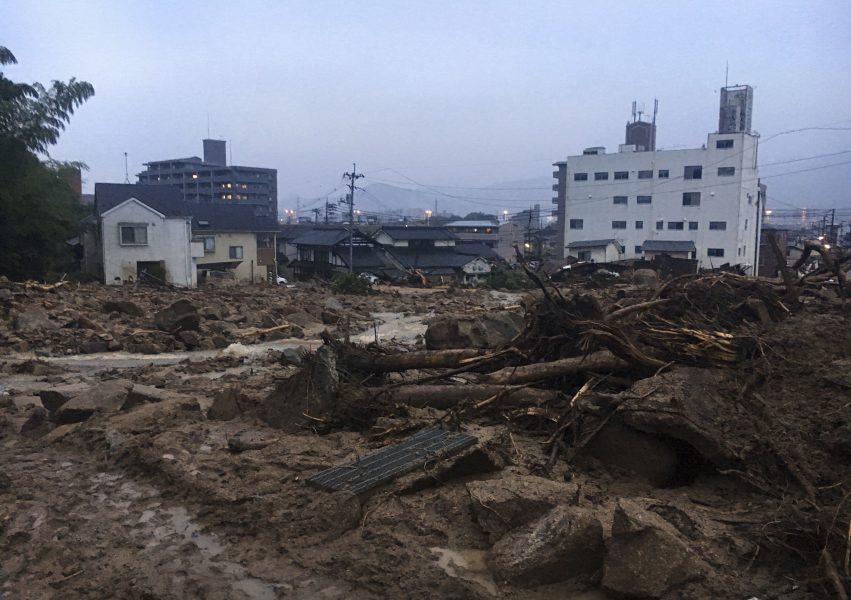 Haruka Nuga/AP | Förstörelsen är stor efter det svåra regnovädret i Japan.