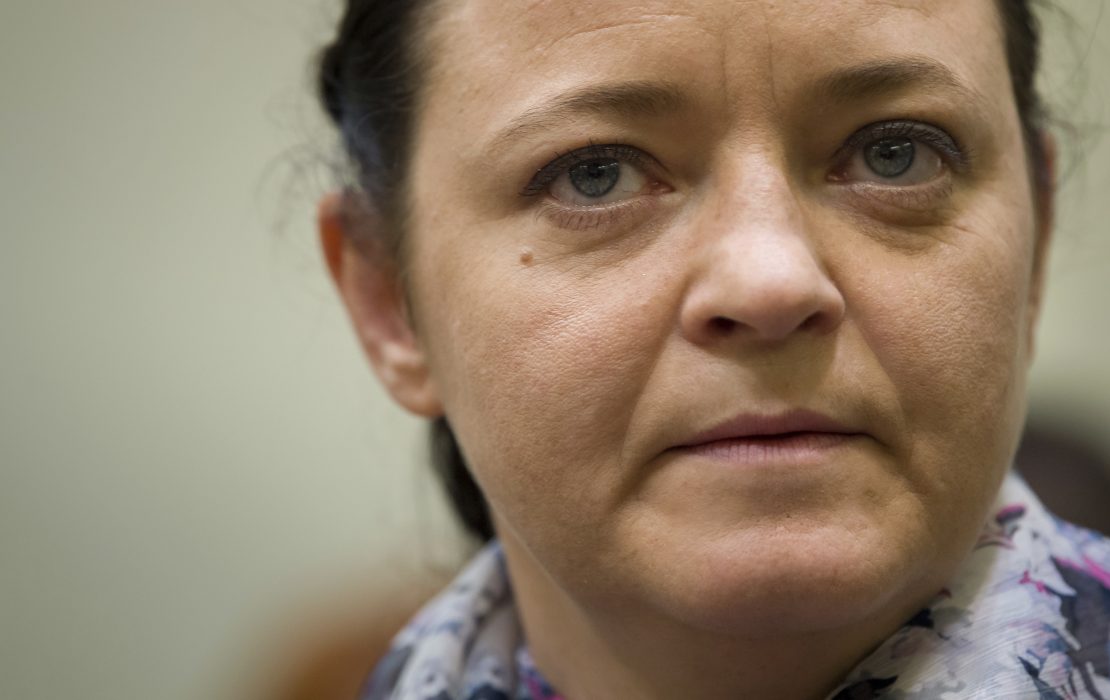 Peter Kneffel/AP | Beate Zschäpe är misstänkt för att, tillsammans med två andra personer i terrorgruppen NSU, ha mördat nio migranter mellan 2000 och 2006.