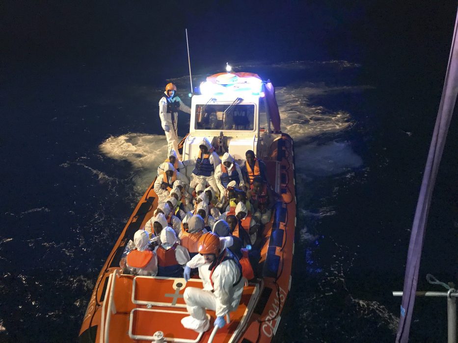 Kustbevakningen | När andra länder stänger gränserna för båtflyktingar så fortsätter Spanien att ta emot dem.