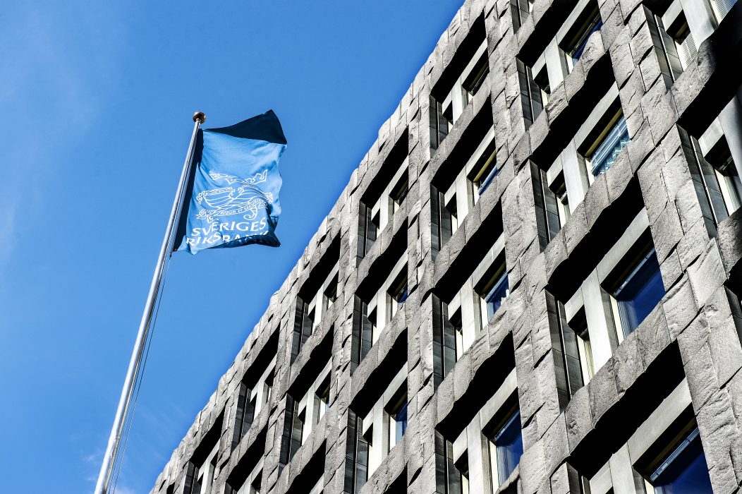Thomas Oneborg/SvD/TT | Riksbanken bör ha monopol på att skapa pengar, skriver partiet Enhets talesperson Anders Axner.