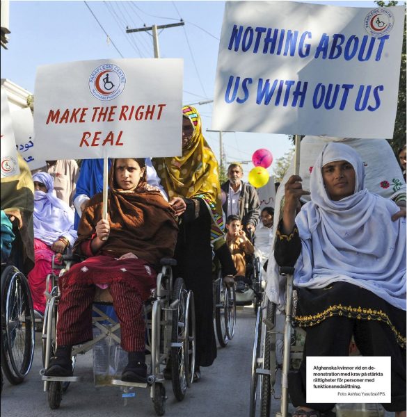 Ashfaq Yusufzai/IPS | Afghanska kvinnor vid en demonstration med krav på stärkta rättigheter för personer med funktionsnedsättning.