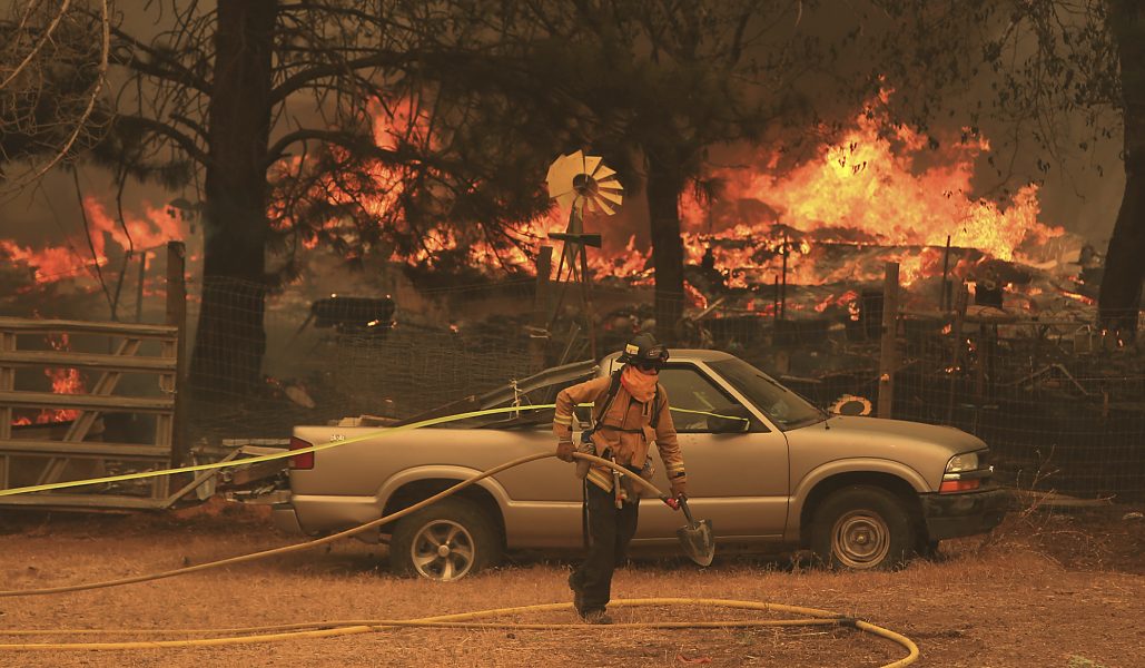 Kent Porter/AP | Mendocino Complexbranden i Kalifornen är nu den största i delstatens historia.