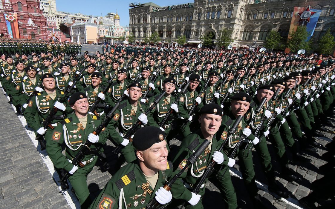 Maxim Shipenkov/AP/TT | Rysk trupp marscherar i Moskva i maj, i samband med firandet av 73-årsdagen av andra världskrigets slut.