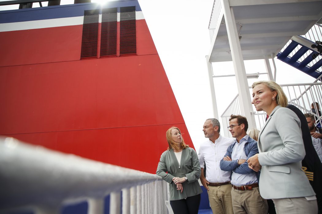 Adam Ihse/TT | Alliansens partiledare Annie Lööf (C), Jan Björklund (L), Ulf Kristersson (M) och Ebba Busch Thor (KD) gör ett verksamhetsbesök hos Stena Line och håller pressträff om nya förslag för en bättre miljöpolitik.