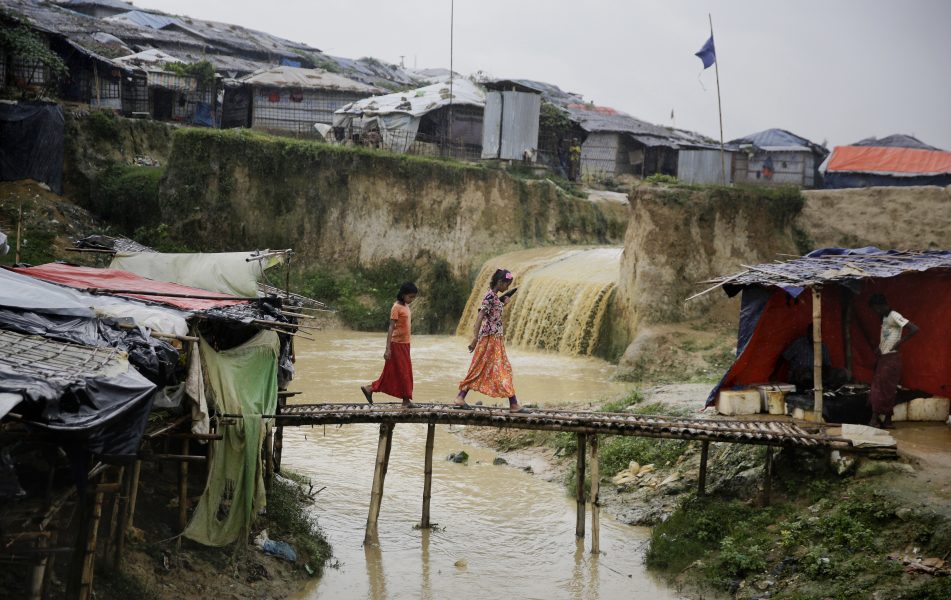 Altaf Qadri /TT | Det senaste året har hundratusentals människor ﬂytt från Myanmar till grannlandet Bangladesh sedan deras byar bränts ned.