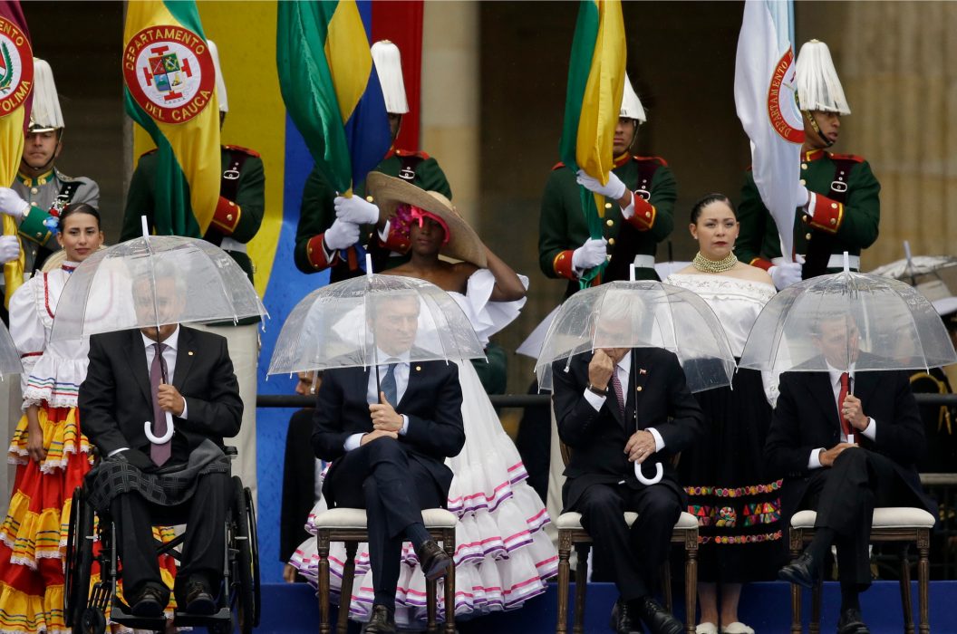 Fernando Vergara/TT | Latinamerikanska kollegor på plats vid Duques tillträdesceremoni: Ecuadors president Lenín Moreno, Argentinas ledare Mauricio Macri, Chiles Sebastián Piñera och Enrique Peña Nieto från Mexiko.