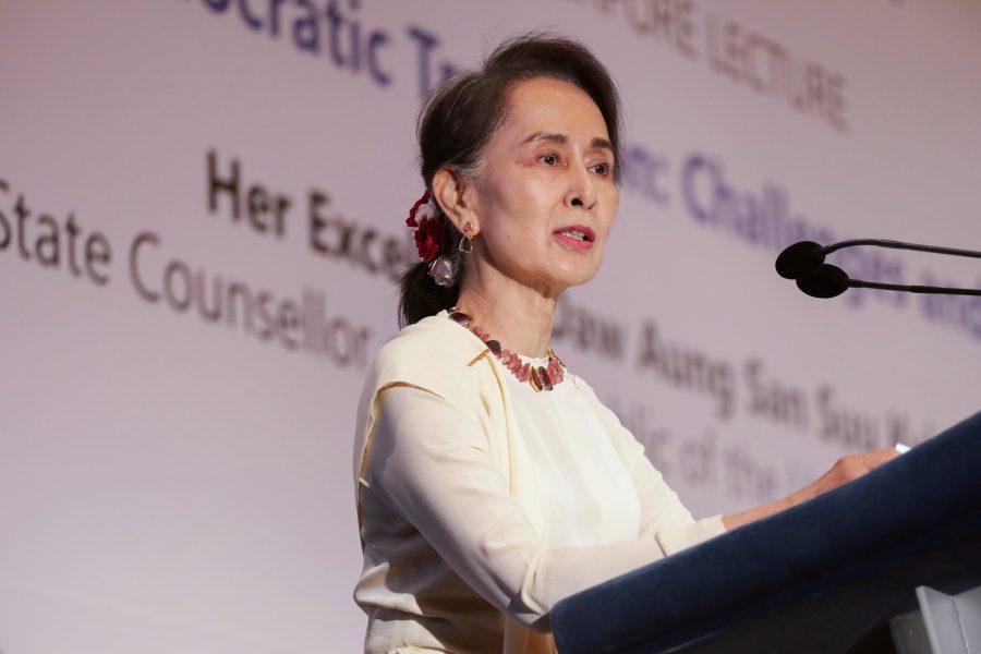 Don Wong/AP/TT | Nobelpristagaren Aung San Suu Kyi och hennes regering anklagas i FN-rapporten för att ha underlåtit att skydda minoriteter från brott mot mänskligheten som begåtts av armén i delstaterna Rakhine, Kachin och Shan i Myanmar.