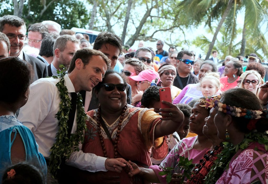 Theo Rouby/AP PHOTO/TT | Franska presidenten Macron på besök på Ouva Island, Nya Kaledonien, 5 maj 2018.