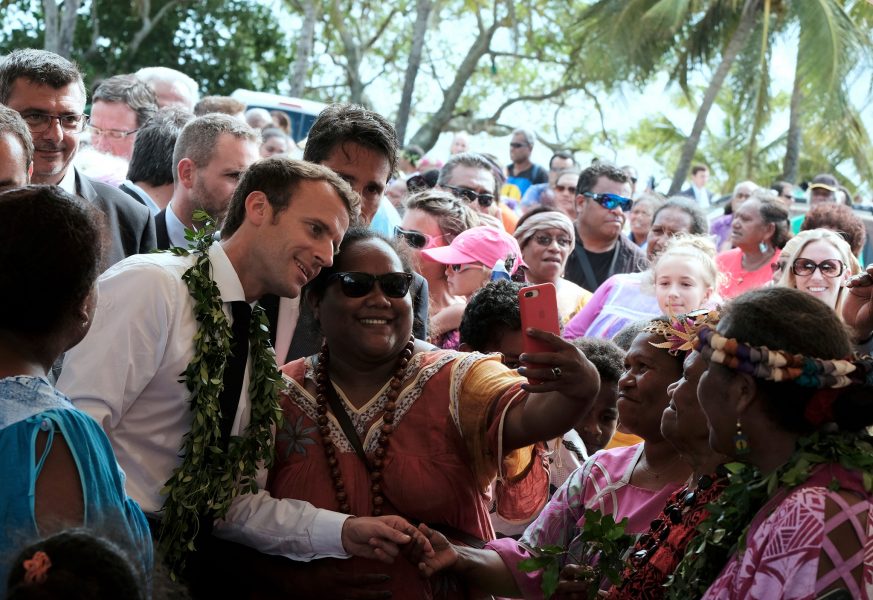 Theo Rouby/AP PHOTO/TT | Franska presidenten Macron på besök på Ouva Island, Nya Kaledonien,  5 maj 2018.