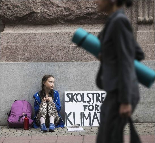 Greta Thunberg, 15, strejkar från skolan utanför riksdagen fram till valet.