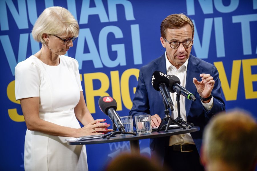 Moderaternas ekonomisk-politiska talesperson, Elisabeth Svantesson (M) och partiledaren Ulf Kristersson (M) på pressträff om nya ekonomiska reformer.