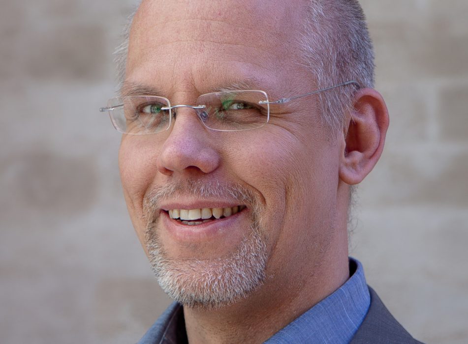 GU | Professor Thomas Bachaus är en av forskarna som tagit fram en ny undersökning om kemiska riskanalyser.