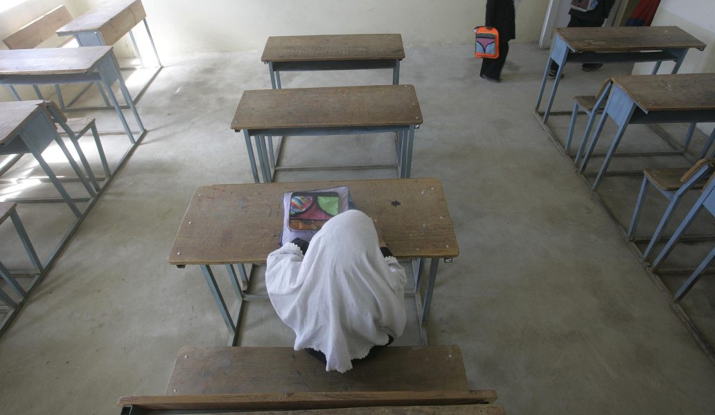Rafiq Maqbool/AP/TT |En flicka i en skola i Afghanistan.