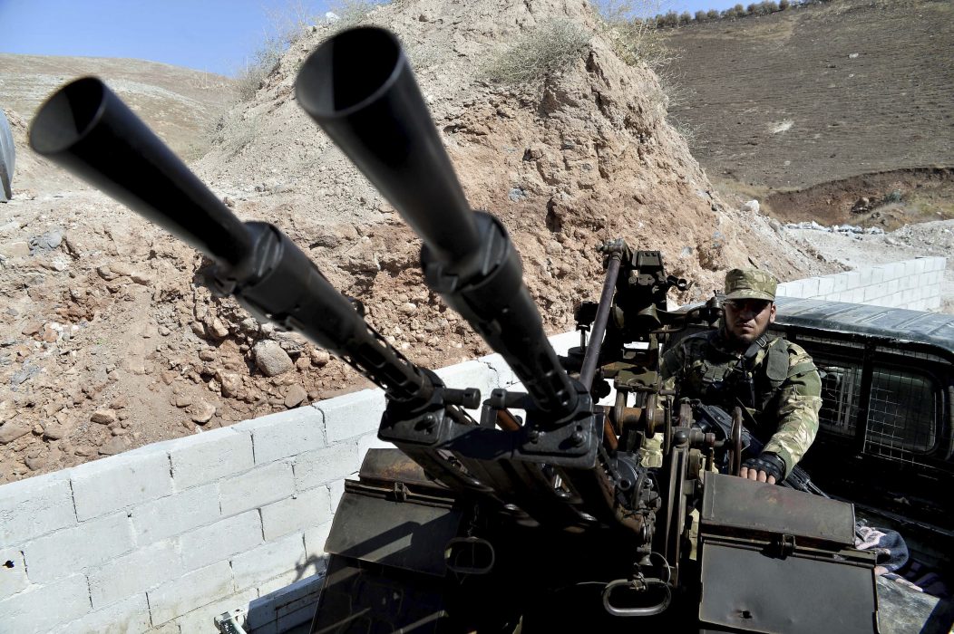 Ugur Can/AP/TT| Soldat från Fria syriska armén väster om Idlib.