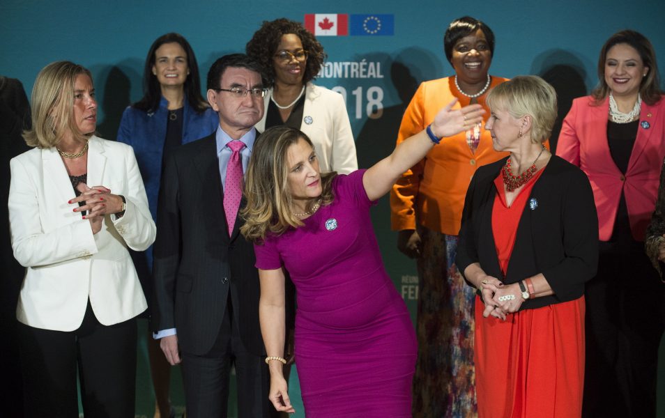 Utrikesministrar samlade för gruppfoto i Montreal, Kanada.