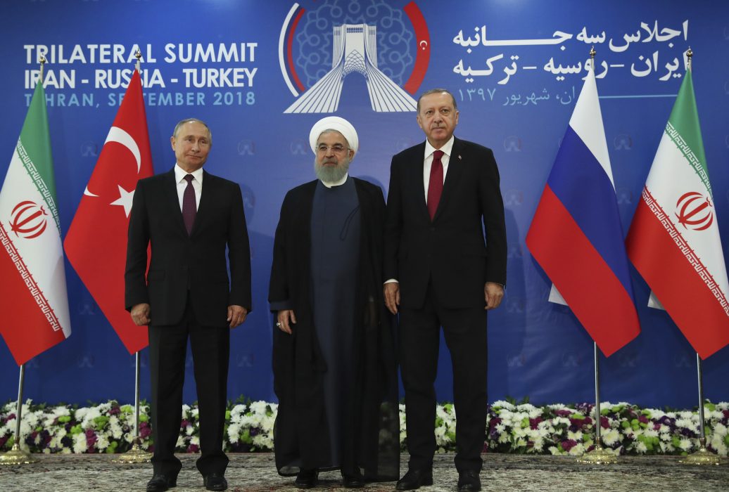 Rysslands president Vladimir Putin (till vänster, Irans president Hassan Rohani (mitten) och Turkiets president Recep Tayyip Erdogan i Teheran.