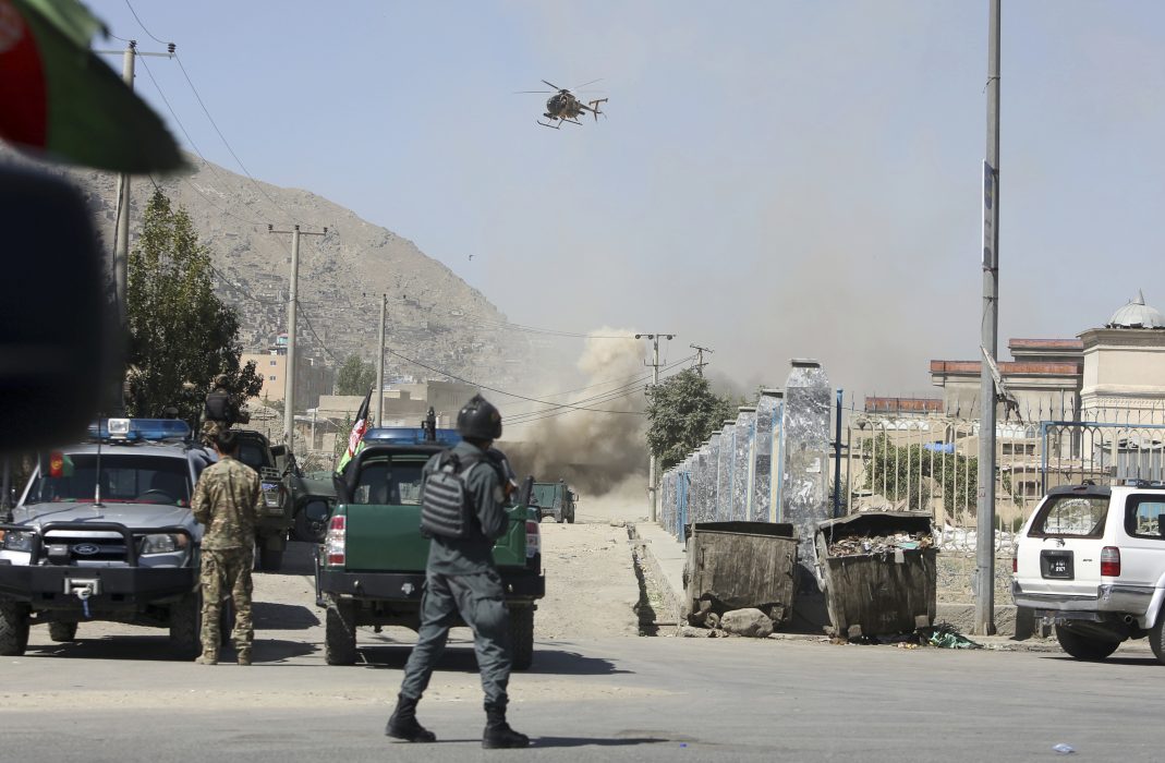 Rahmat Gul | Militärhelikopter över Kabul.