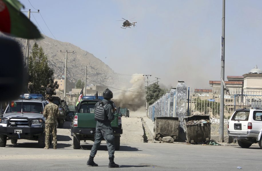 Rahmat Gul | Militärhelikopter över Kabul.