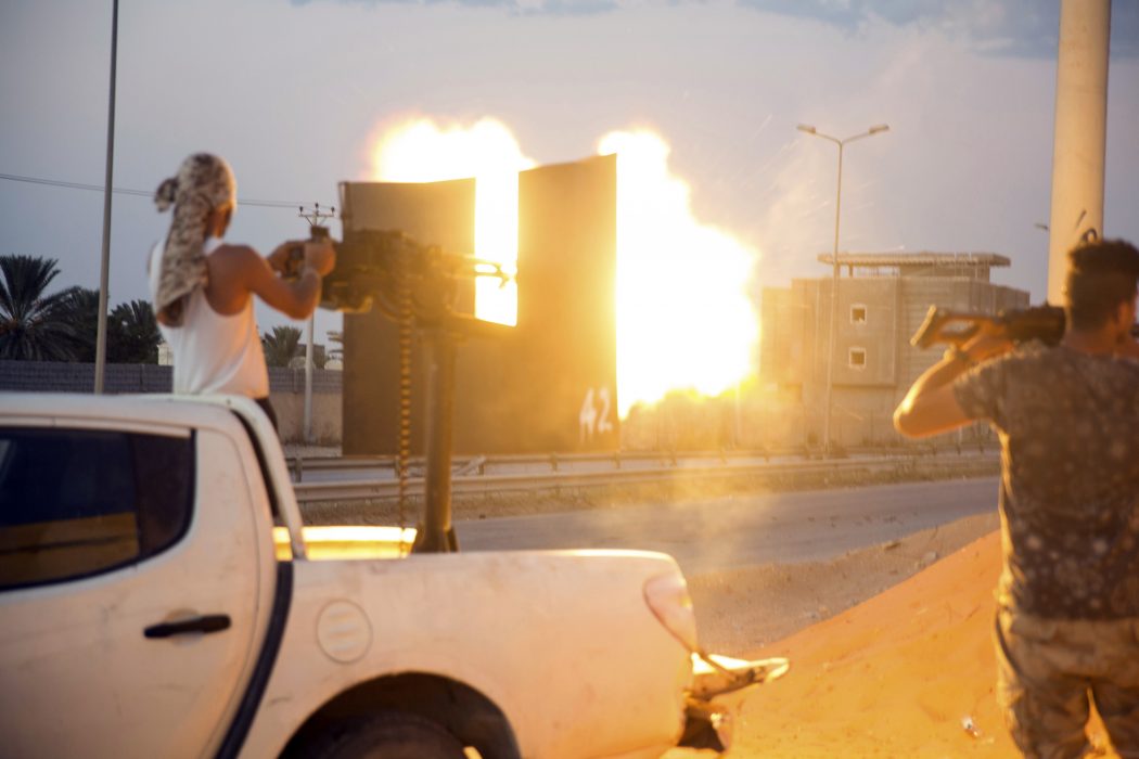 Mohamed Ben Khalifa/AP/TT| Strider i Libyens huvudstad Tripoli i fredags.