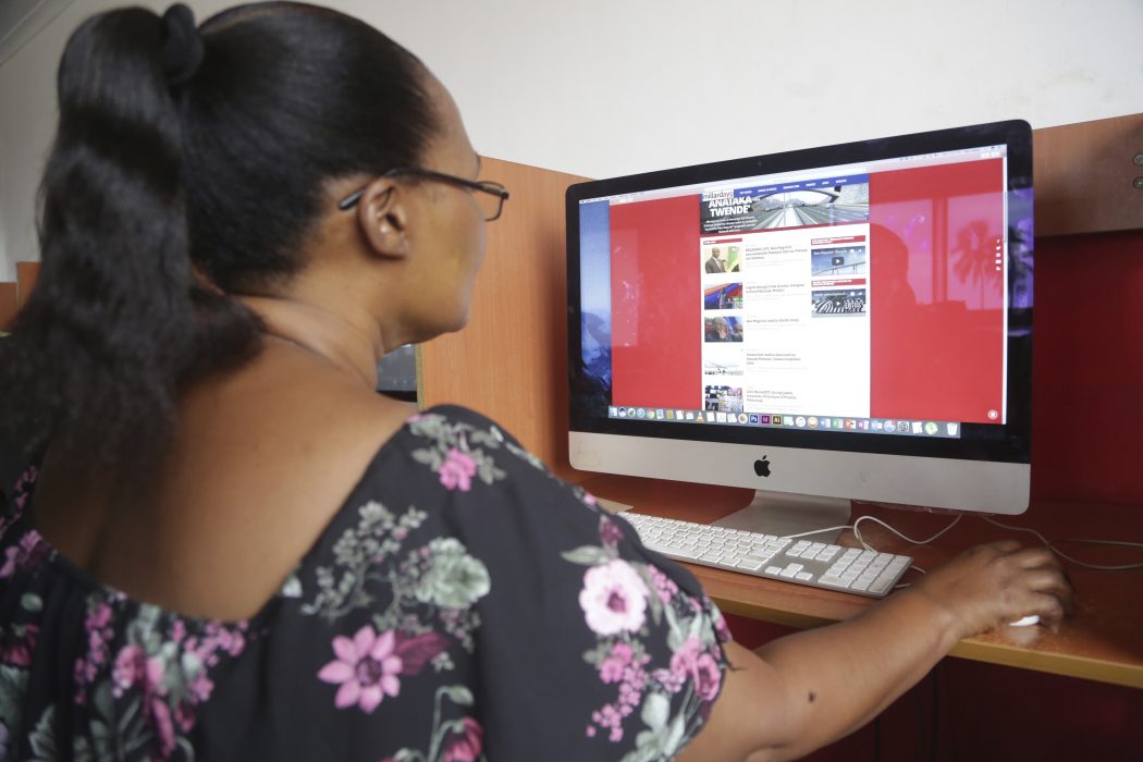 Erick Kabendera/IPS | En ny lag i Tanzania har lett till att människor blivit rädda för uttrycka sina åsikter via internet.