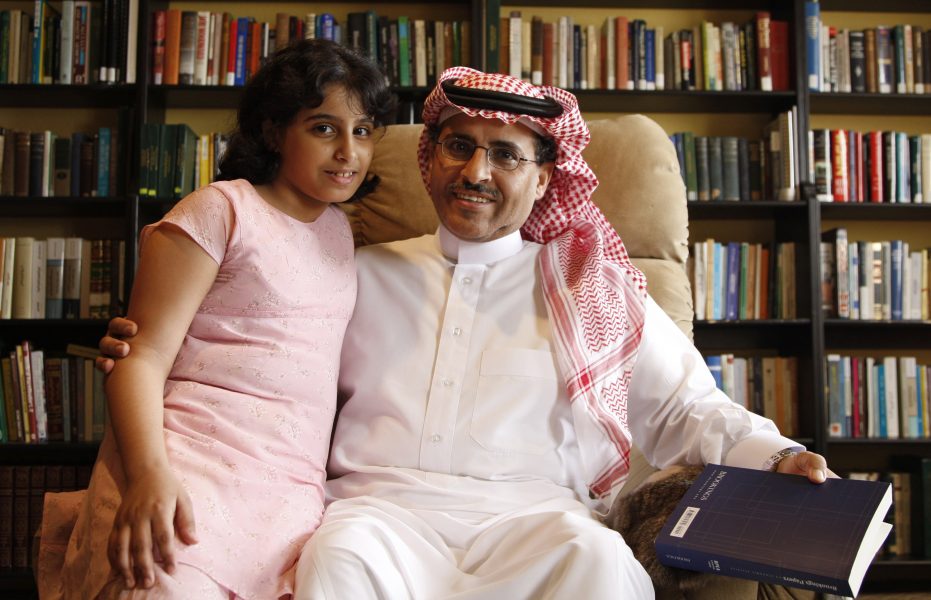 Mohammad al-Qahtani, här tillsammans med sin dotter 2008, är en av tre saudier som prisas för sin kamp för mänskliga rättigheter och demokrati i hemlandet.