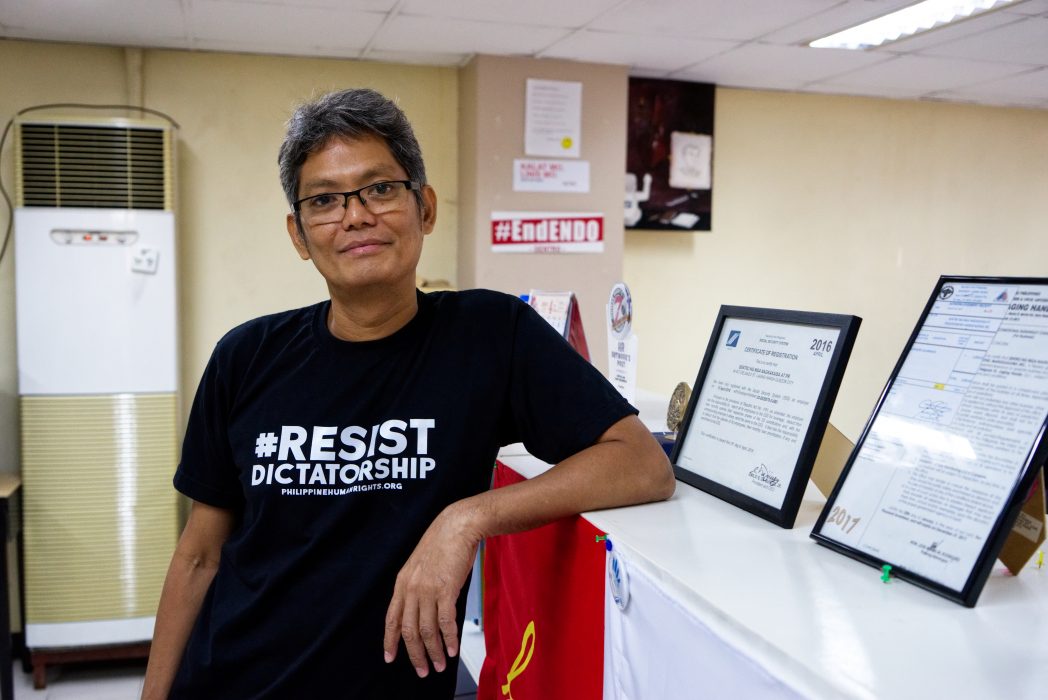 Carlo Falk/Arbetet Global/IPS | Josua Matas t-tröja pryds av texten ”Resist Dictatorship”, ett budskap som syftar på president Dutertes styre.