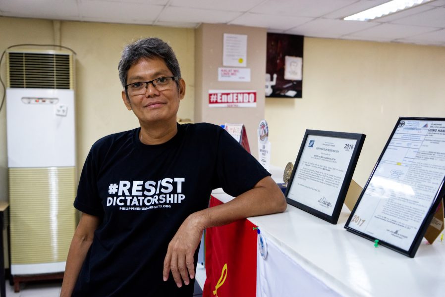 Carlo Falk/Arbetet Global/IPS | Josua Matas t-tröja pryds av texten ”Resist Dictatorship”, ett budskap som syftar på president Dutertes styre.