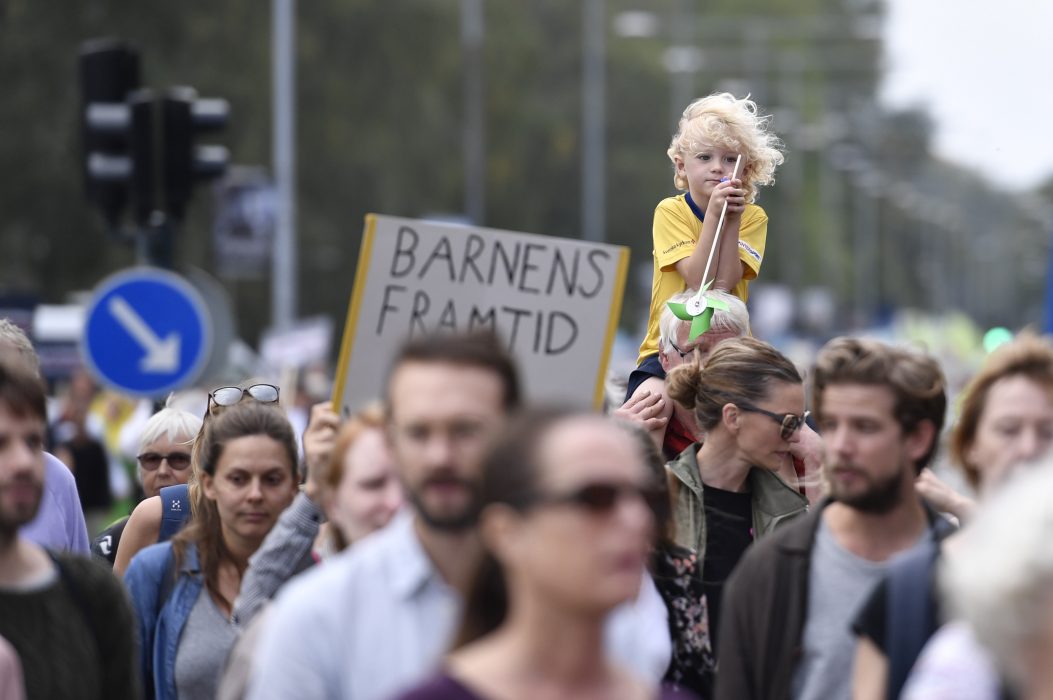 Erik Simander/TT| Hundratals personer gick med i marschen "People's climate march" i lördags.