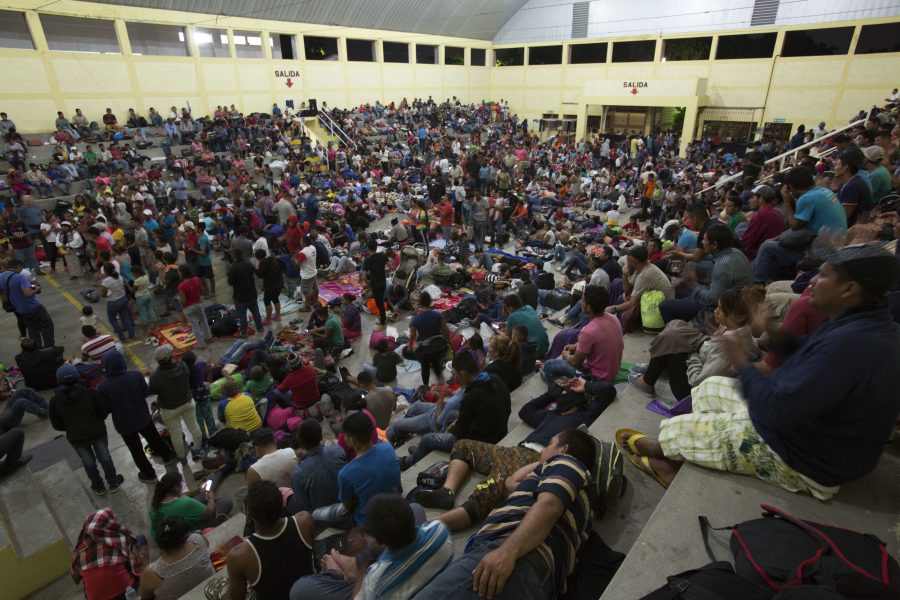 Moises Castillo/AP/TT | Migranter från Honduras har fått tillfälligt skydd i Guatemala på sin väg mot USA.
