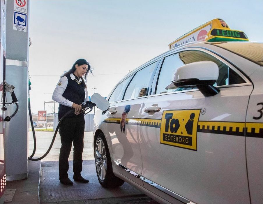 Nu är det fritt fram för taxiföretag som har Volvobilar att tanka HVO100.