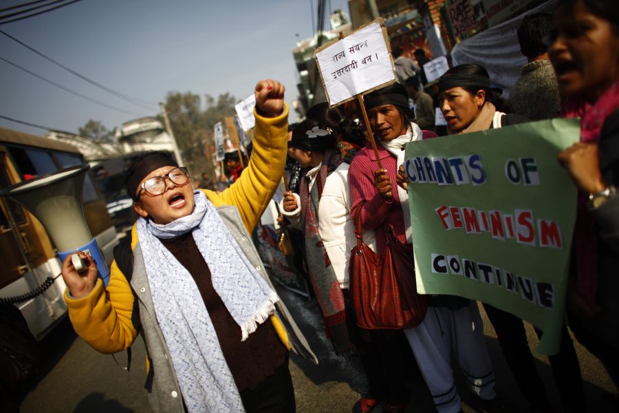 Niranjan Shrestha/AP/TT  | Nepalesiska kvinnor demonstrerar mot våld mot kvinnor.