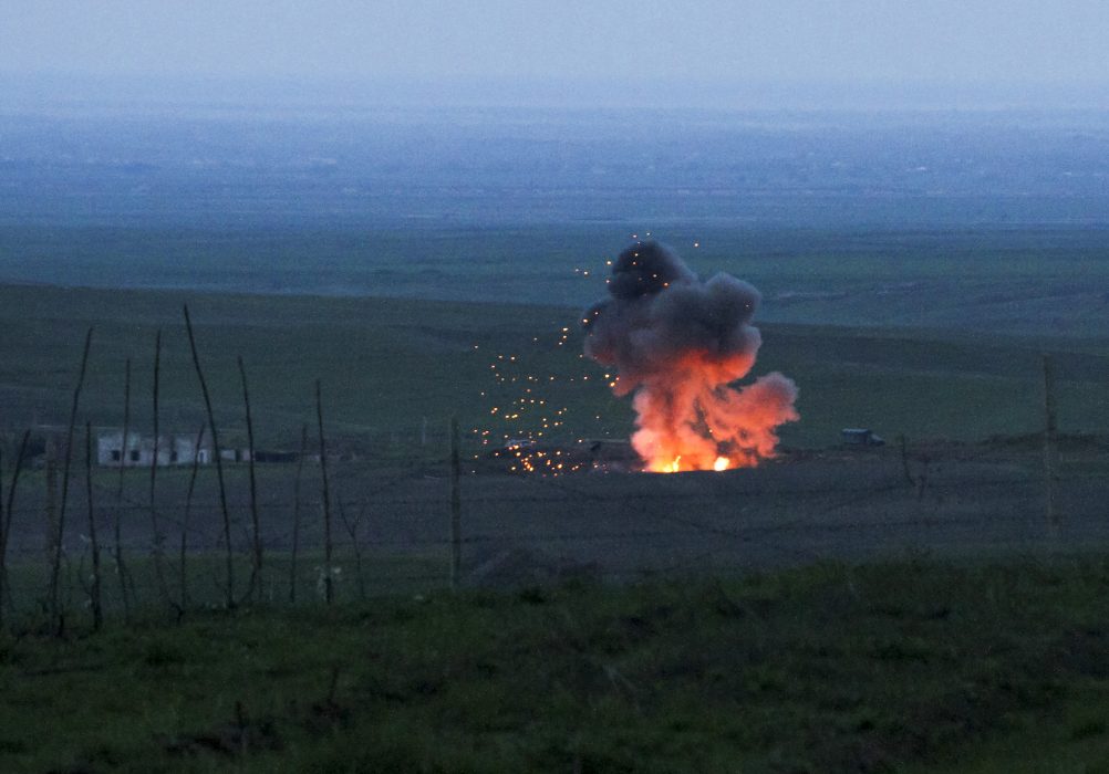 Vahram Baghdasaryan/AP/TT | En explosion efter att en drönare slagit ner i området Nagorno-Karabach för drygt två år sedan när strider åter blossade upp.