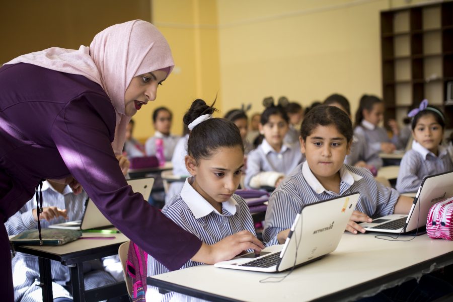 Majdi Mohammed/AP Photo/TT | Elever på Ziad Abu Ein School  i Ramallah.
