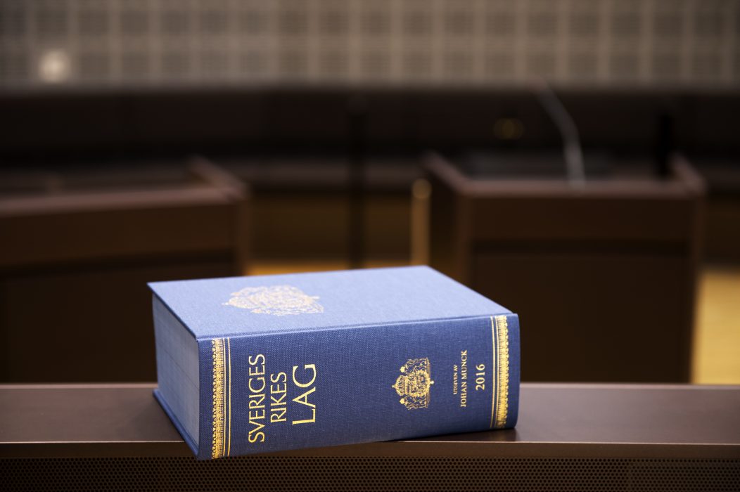 Två tidigare kommunanställda i Falun misstänks för bedrägeri och trolöshet mot huvudman.