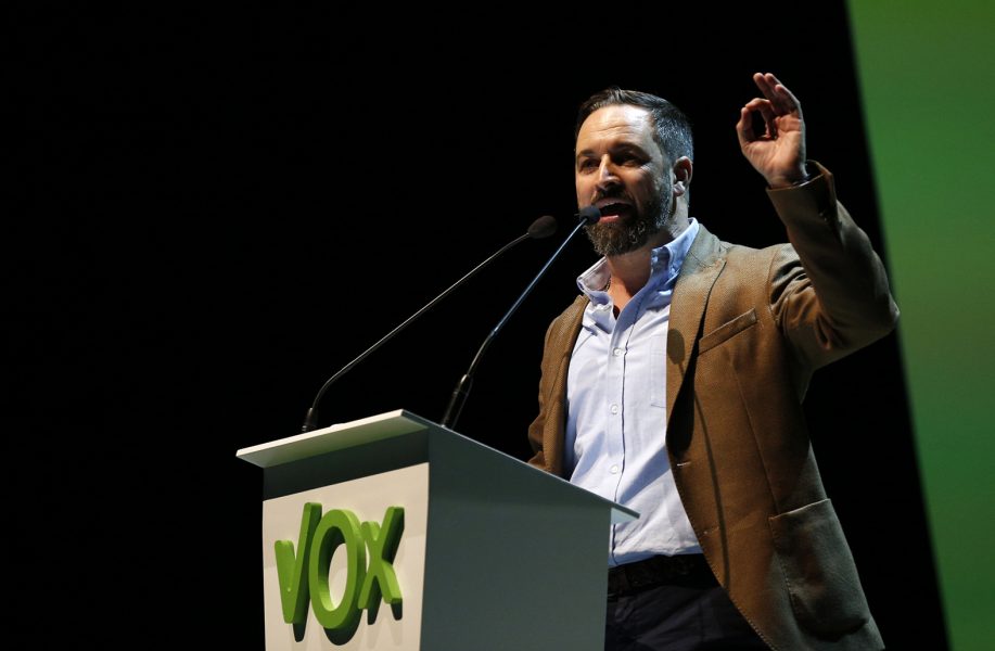 Santiago Abascal, partiledare för det högerextrema partiet Vox i Spanien, vid ett stort partimöte nyligen.