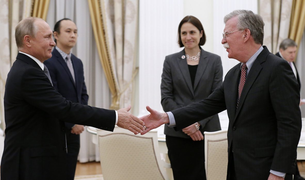 Alexander Zemlianichenko/AP/TT | På tisdagen träffade president Vladimir Putin USA:s nationella säkerhetsrådgivare John Bolton i Moskva i ett sedan länge planerat möte.