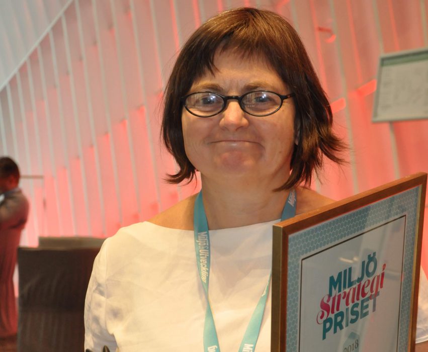 Göteborgs stad | Karin Nielsen, ansvarig processledare för att förebygga avfall, tog emot Miljöstrategipriset 2018 som tilldelas förvaltningen Kretslopp och vatten i Göteborgs stad.