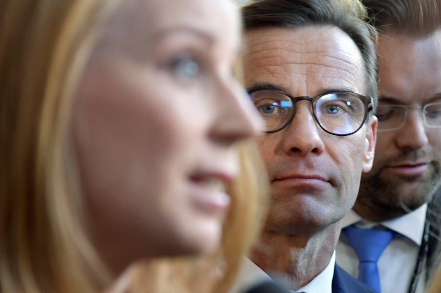 Anders Wiklund/TT | Centerpartiets ledare Annie Lööf (C) och Moderaternas Ulf Kristersson (M).
