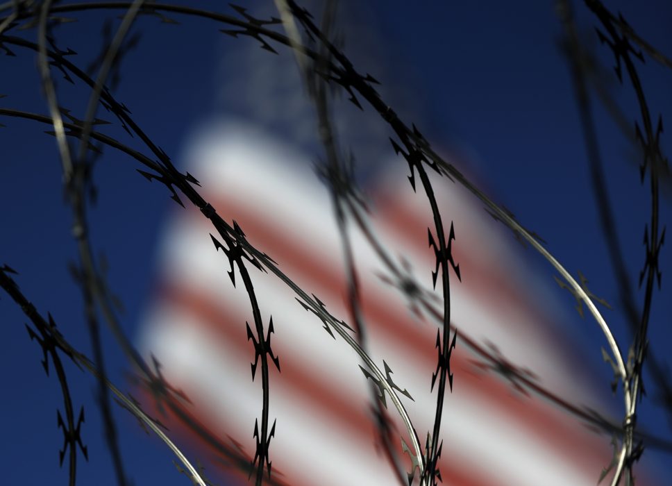 USA:s president Donald Trump vill hindra asylsökande att ta sig in illegalt i landet.