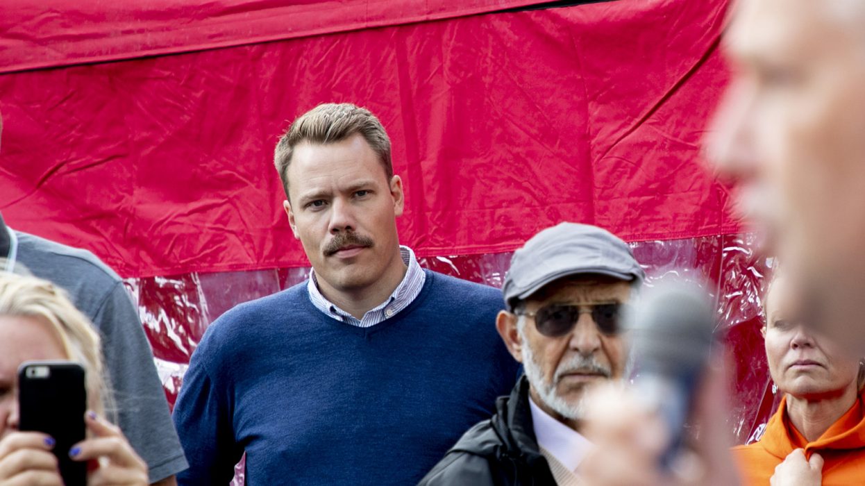 Vi har en uttalad vilja om ett fortsatt rödgrönrosa samarbete, men det står klart för oss att det inte är S huvudalternativ, säger kommunalrådet Daniel Bernmar (V).