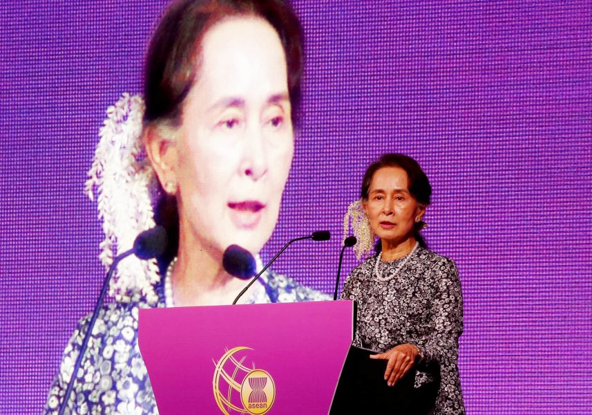 Myanmars ledare Aung San Suu Kyi i ett tal vid Asean-mötet i Singapore på måndagen.