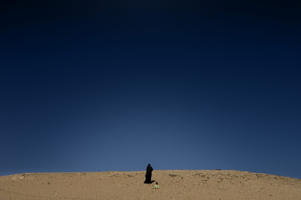 Daniel Ochoa de Olza/AP Photo/TT | Sahrawier från Västsahara, utanför flyktinglägret "27 februari" i Raboumi, Algeriet.