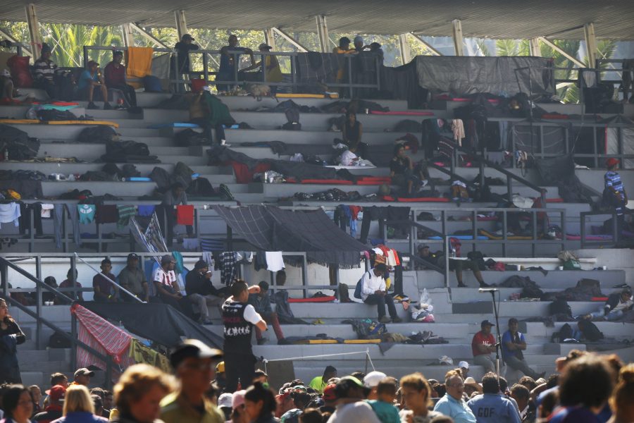 Marco Ugart/AP/TT | Centralamerikanska migranter vilar i Jesus Martinez stadium i Mexico City.