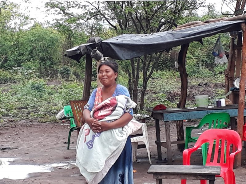 Daniel Gutman/IPS | En kvinna från ursprungsbefolkningen wichí vid sitt hem i den nordargentinska provinsen Salta, en region där fattigdomen är utbredd.