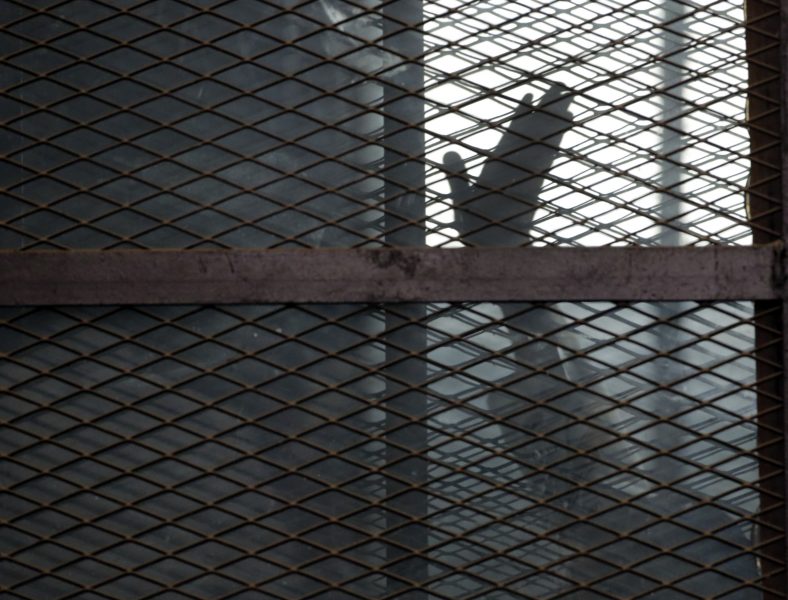 Amr Nabil/AP/TT | En fängslad medlem i det i Egypten förbjudna Muslimska brödraskapet.