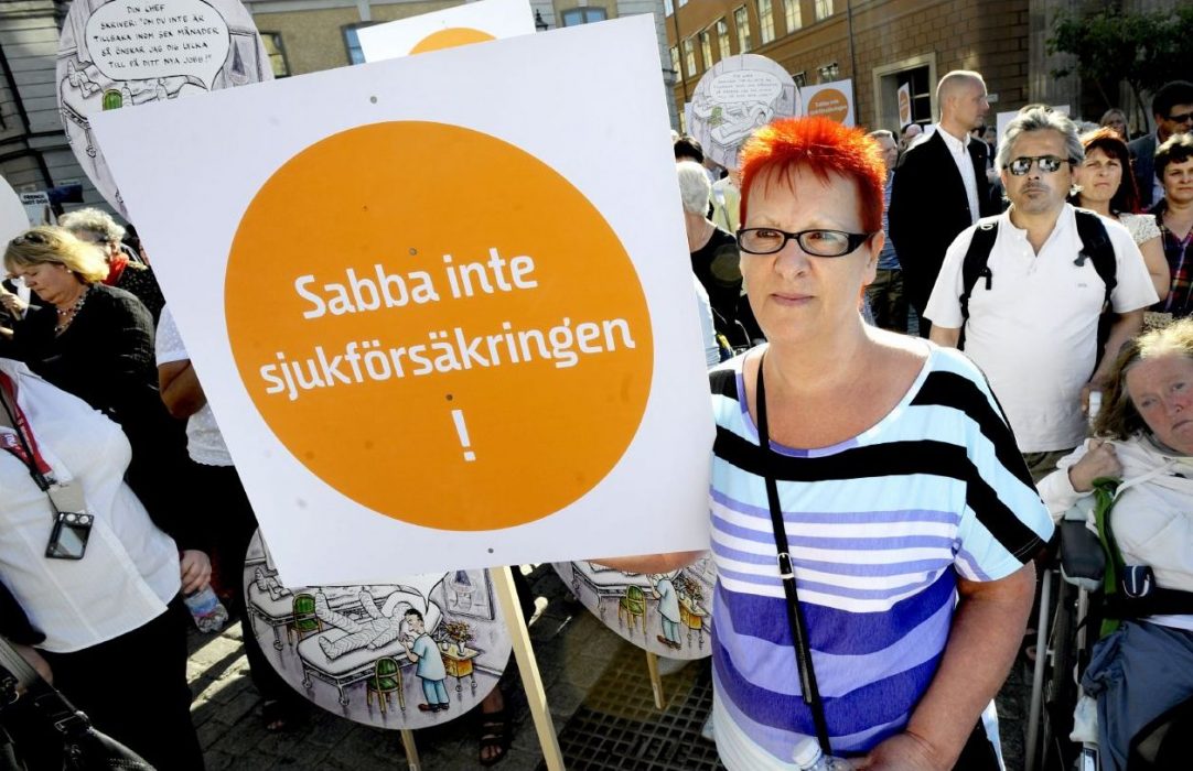 Thomas Oneborg/SvD/TT | Foto från en demonstration mot inskränkningar i sjukförsäkringen 2008.