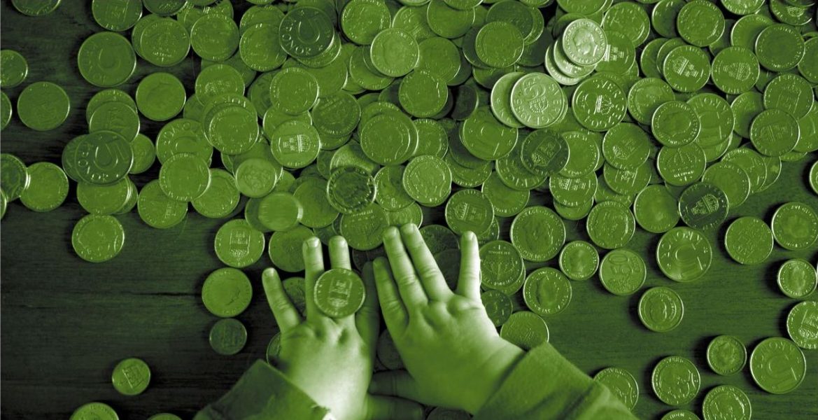 Jessica Gow/TT | En grön penningpolitik är möjlig och nödvändig om vi vill ställa om till en hållbar ekonomi, skriver Samuel Kazen Orrefur och Lars Alaeus.