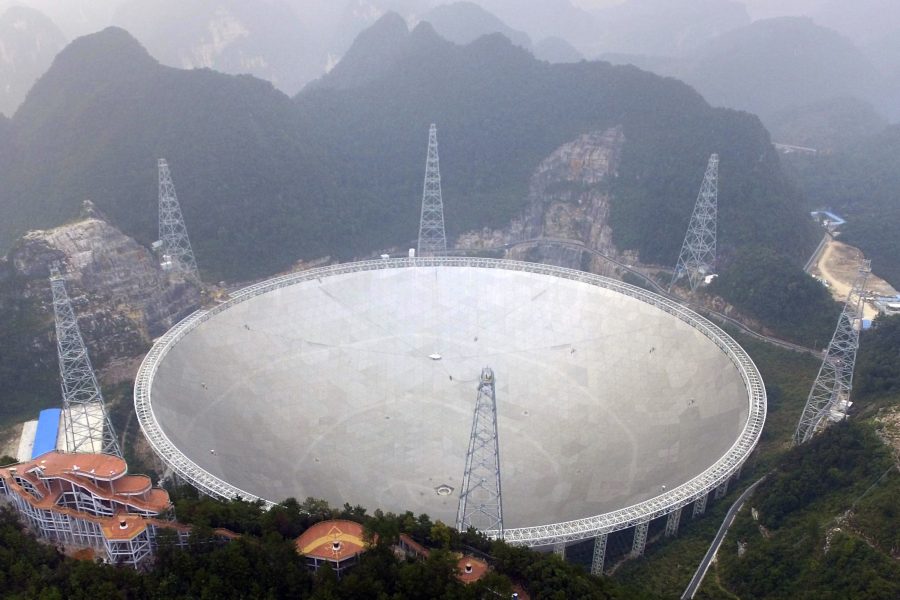 Chinatopix /AP/TT | 2016 togs världens största teleskop i bruk i Kinas sydvästra Guizhouprovins, som ett steg i Pekings ambition att bli en ledare i rymden och ett föregångsland inom teknologi.